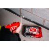 UltraGrime Power Scrub při práci s montážní pěnou na stavbě