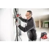 Sanační bruska FLEX RE 16-5 115 při odstraňování staré omítky ze stěny