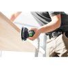 Festool ETS EC 150/3 při broušení hrany panelu – práce jednou rukou